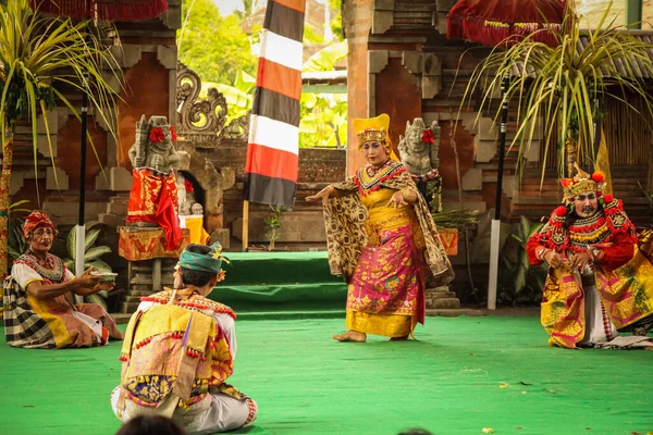 Balinesisk Traditionell Barongdans Traditionella Barong Dansföreställningar Skildras Han Sin Kamp — Stockfoto