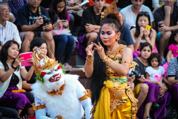 Balinese People Performing Kecak Dance Uluwatu Bali — Stock Photo, Image