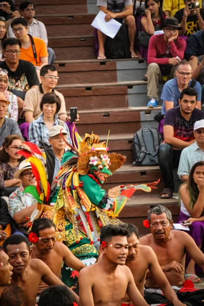 Balijci Předvádějící Kecak Dance Uluwatu Bali — Stock fotografie