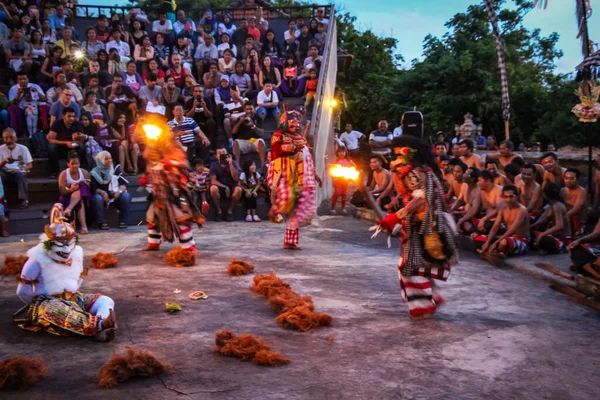 Balinese Mensen Die Kecak Dance Uitvoeren Uluwatu Bali — Stockfoto