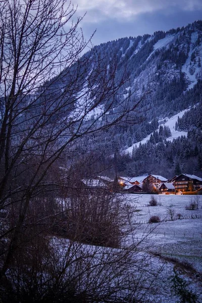 Vackra Fjällstugorna Thollon Les Memises Frankrike Vintern — Stockfoto