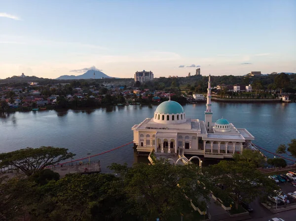 Αεροφωτογραφία Του Όμορφου Πλωτού Τζαμιού Του Kuching Επίσης Γνωστή Masjid — Φωτογραφία Αρχείου