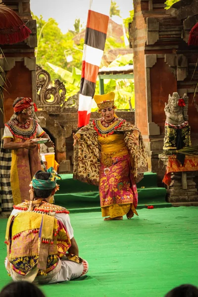 Balinesisk Traditionell Barongdans Traditionella Barong Dansföreställningar Skildras Han Sin Kamp — Stockfoto