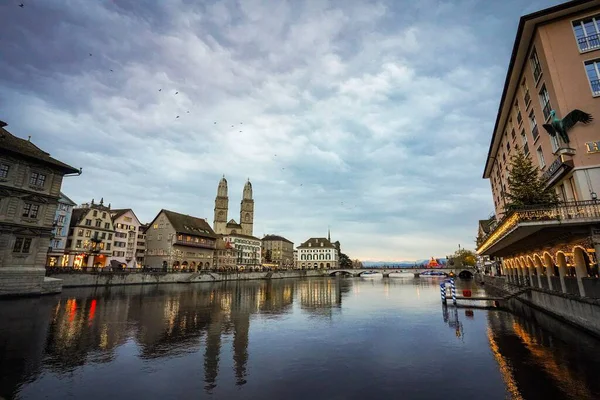 Gyönyörű Zurich City Hajnalban — Stock Fotó