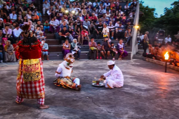 Balinese Mensen Die Kecak Dance Uitvoeren Uluwatu Bali — Stockfoto