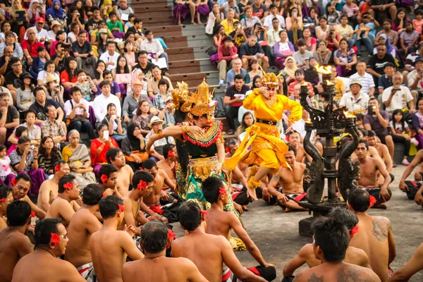 Balinese Mensen Die Kecak Dance Uitvoeren Uluwatu Bali — Stockfoto