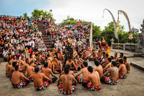Balinese Mensen Die Kecak Dance Uitvoeren Uluwatu Bali — Stockfoto