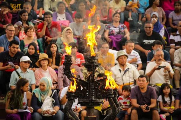 Balili Insanlar Uluwatu Bali Kecak Dansı Yapıyorlar — Stok fotoğraf