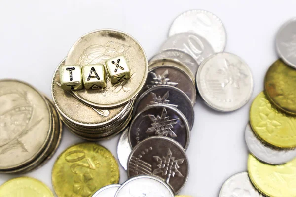 Tax Διατύπωση Μια Στοίβα Των Κερμάτων Που Απομονώνονται — Φωτογραφία Αρχείου