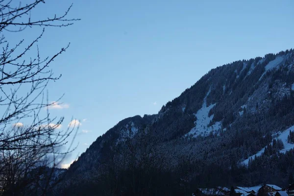 Vackra Fjällstugorna Thollon Les Memises Frankrike Vintern — Stockfoto