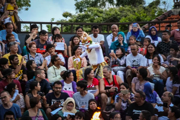 Balili Insanlar Uluwatu Bali Kecak Dansı Yapıyorlar — Stok fotoğraf