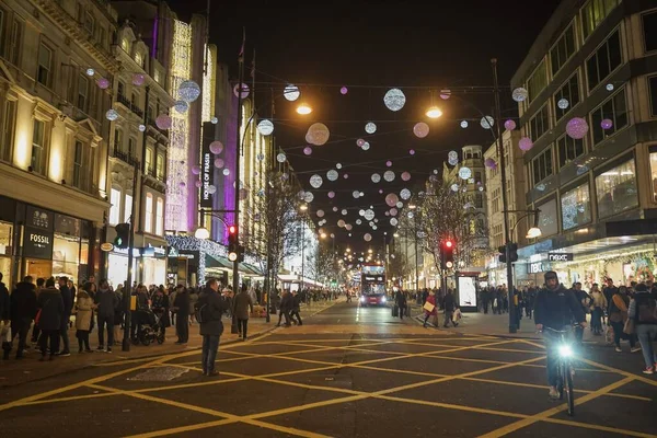 Rušný Oxford Street Noci Během Vánoční Sezóny — Stock fotografie