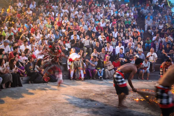 Balinese Mensen Die Kecak Dance Uitvoeren Uluwatu Bali — Stockfoto