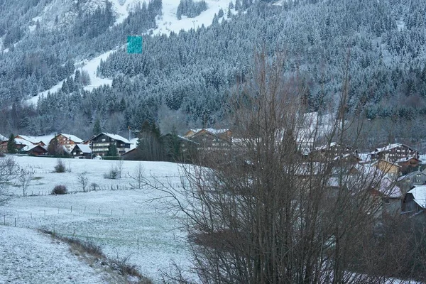 法国索隆莱斯梅米塞斯冬季美丽的山舍 — 图库照片