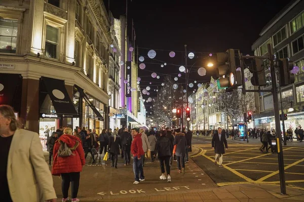 Rušný Oxford Street Noci Během Vánoční Sezóny — Stock fotografie