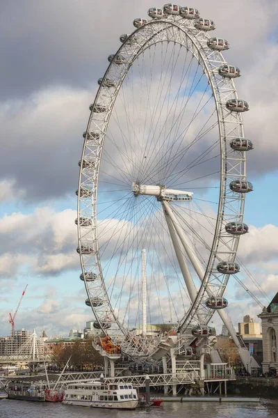 London Eye Molnig Dag — Stockfoto