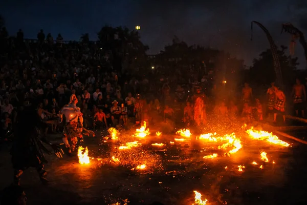 Balinese Mensen Die Kecak Dance Uitvoeren Uluwatu Bali — Stockfoto