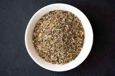 Yemek pişirmek için baharatlar - kurutulmuş Provence otları