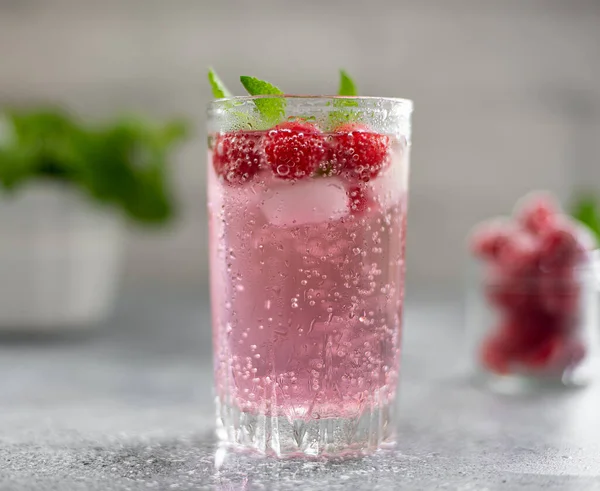 Limonada Framboesa Com Framboesas Frescas Hortelã Vidro — Fotografia de Stock