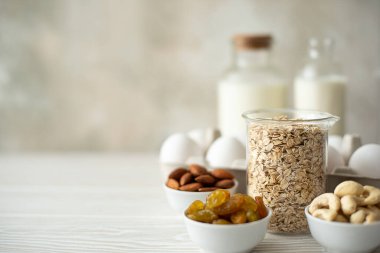 fındıklı yulaf ezmesi, bal, süt ve yumurta