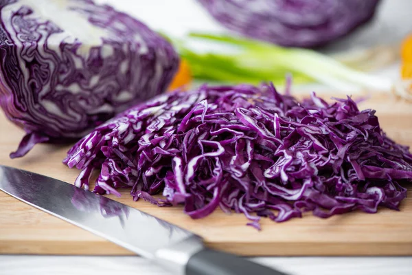 Chopped Red Cabbage Cutting Board Vegetables — Stock Photo, Image