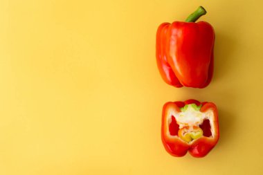 Büyük olgun kırmızı dolma biber
