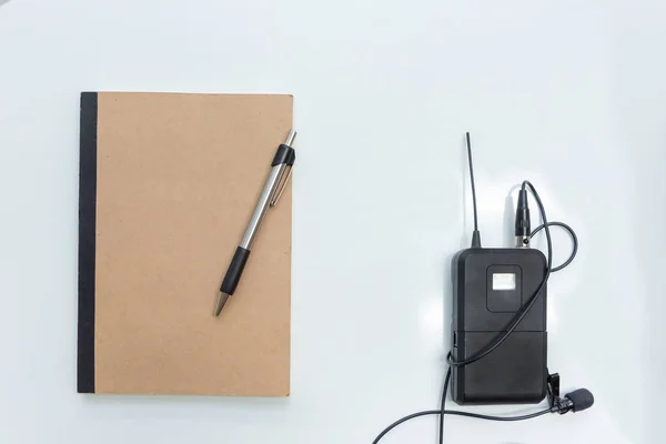 Concepto de negocio - Visión superior de la portada de notebook con pluma y por por. — Foto de Stock
