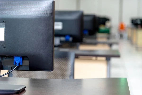 Bilgisayar odasındaki LCD monitörünün arka planı