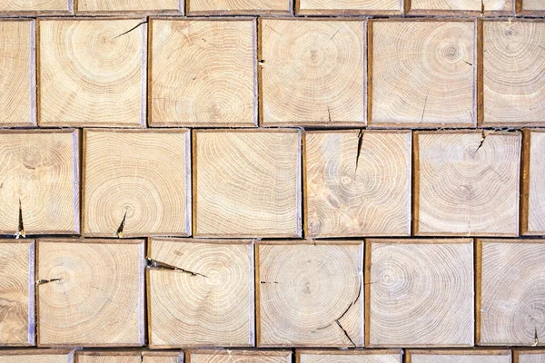 Pared de ladrillo de madera. Textura de madera natural de forma cuadrada. Mosaico de barras. Vintage, patrón abstracto. Antiguo piso retro. Superficie oscura de cuadrados. Estilo rústico . — Foto de Stock