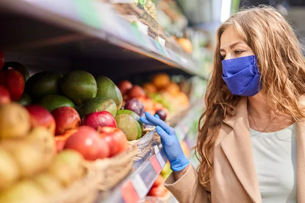 Shopping Coronavirus Covid Pandemic Woman Facial Mask Gloves Buys Citrus — Stock Photo, Image