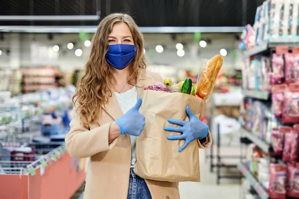 Woman Medical Mask Holds Paper Bag Products Sign Thumb Shopping — Stock Photo, Image