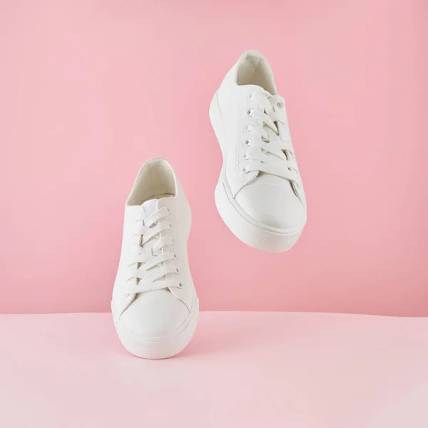 Par Zapatillas Blancas Con Estilo Moda Zapatos Deportivos Para Correr —  Fotos de Stock