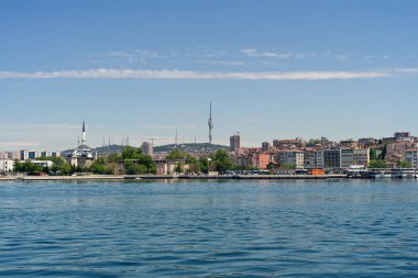 Türkiye, İstanbul - Mayıs 2020 İstanbul 'un Kadiköy bölgesinin Asyalı kesiminin panoraması. Deniz manzaralı. Boğaz, Marmara Denizi.