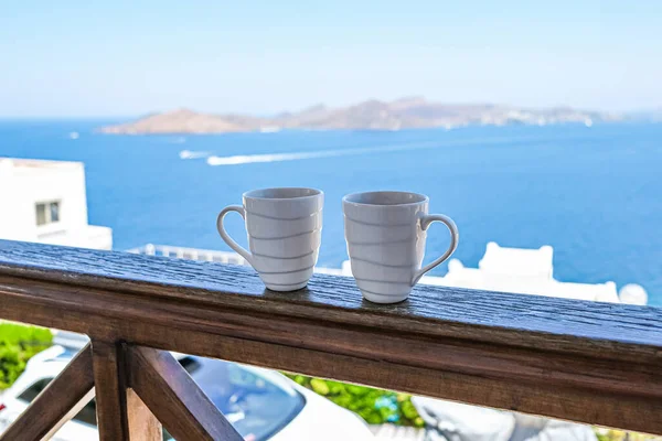 Duas Xícaras Café Xícaras Café Varanda Madeira Terraço Com Vista — Fotografia de Stock