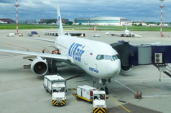 Aeronave Utair Aeroporto Vnukovo Rússia Moscou Outubro 2019 — Fotografia de Stock