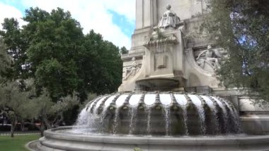 Madrid, İspanya meydanındaki Miguel de Cervantes Anıtı. Madrid, İspanya, Mayıs 2017.