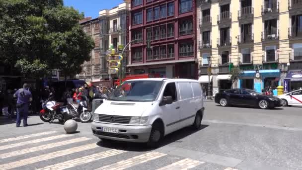 Пешеходный Переход Улице Мадриде Мадрид Испания Май 2017 — стоковое видео