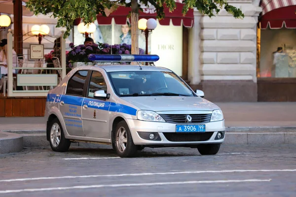 Moskova Bir Sokakta Polis Arabası Kızıl Meydan Yaz Günü Rusya — Stok fotoğraf