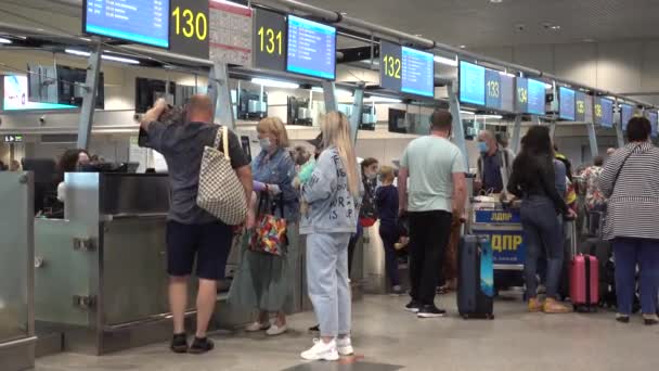 Lotnisko Domodedovo Stanowiska Odpraw Pasażerowie Meldują Się Lot Rosja Moskwa — Wideo stockowe