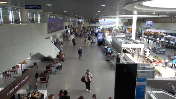 Αεροδρόμιο Pulkovo Επιβάτες Στο Τερματικό Σταθμό Αναχώρησης Ρωσία Αγία Πετρούπολη — Αρχείο Βίντεο