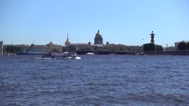 Saint Petersburg Neva Nehri Saray Köprüsü Isaac Katedrali Nin Kubbesi — Stok video