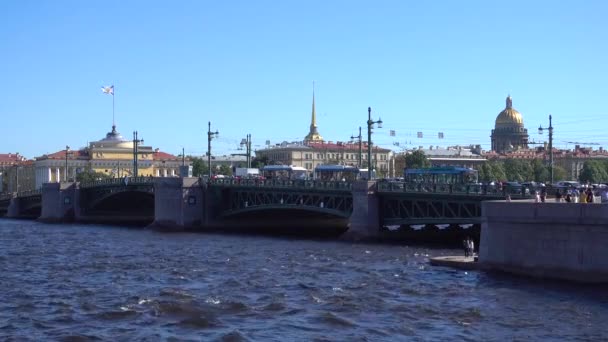 Sint Petersburg Neva Rivier Paleis Brug Zomerdag Rusland Sint Petersburg — Stockvideo