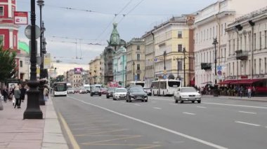 Saint Petersburg, Nevsky Prospekt, trafik, yaz günü. Rusya, Saint Petersburg Temmuz 2020