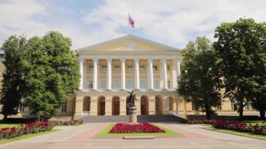 Saint Petersburg, Smolny, tarihi ve anıt müzesi, Saint Petersburg hükümeti, yaz günü. Rusya, Saint Petersburg Temmuz 2020