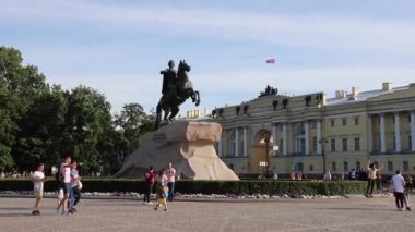 Saint Petersburg, Bronz Süvari, Büyük Peter 'ın anıtı, güneşli yaz günü. Rusya, Saint Petersburg Temmuz 2020