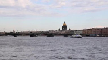 Saint Petersburg, Blagoveshchensky Köprüsü, Neva Nehri, İssakievsky Katedrali Kubbesi, yaz, panorama. Rusya, Saint Petersburg Temmuz 2020