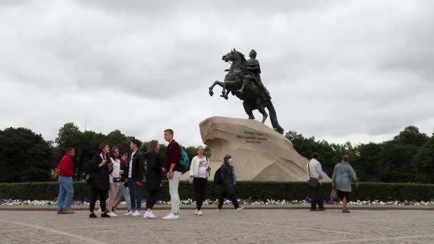 San Pietroburgo Cavaliere Bronzo Monumento Pietro Grande Cupa Giornata Estiva — Video Stock