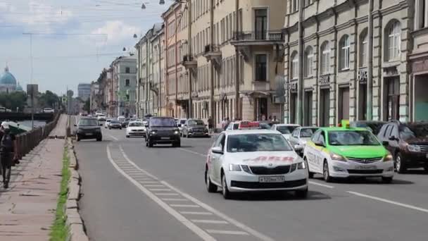 Sint Petersburg Autoverkeer Fontanka Dijk Zomerdag Rusland Sint Petersburg Juli — Stockvideo