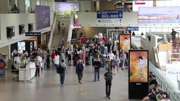 Aéroport Pulkovo Passagers Dans Hall Terminal Départ Russie Saint Pétersbourg — Video