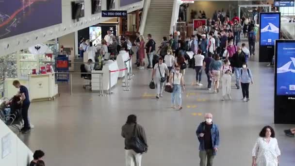 Aéroport Pulkovo Passagers Dans Hall Terminal Départ Russie Saint Pétersbourg — Video